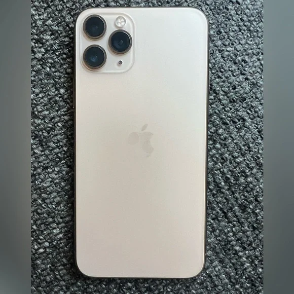 Unlocked iPhone 11 Pro 256 gb gold broken front screen